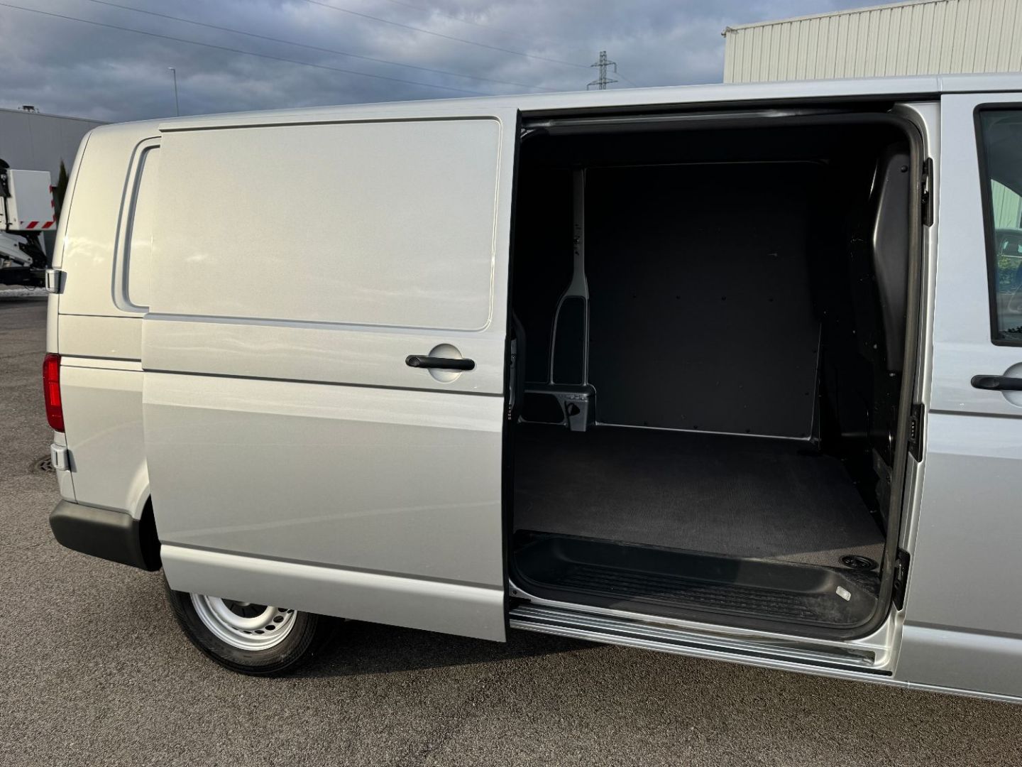VOLKSWAGEN TRANSPORTER FOURGON - L2H1 2.0 TDI 150