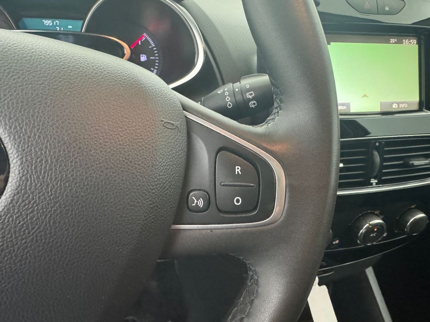 RENAULT CLIO IV ESTATE - ESTATE 0.9 TCe 90 ZEN