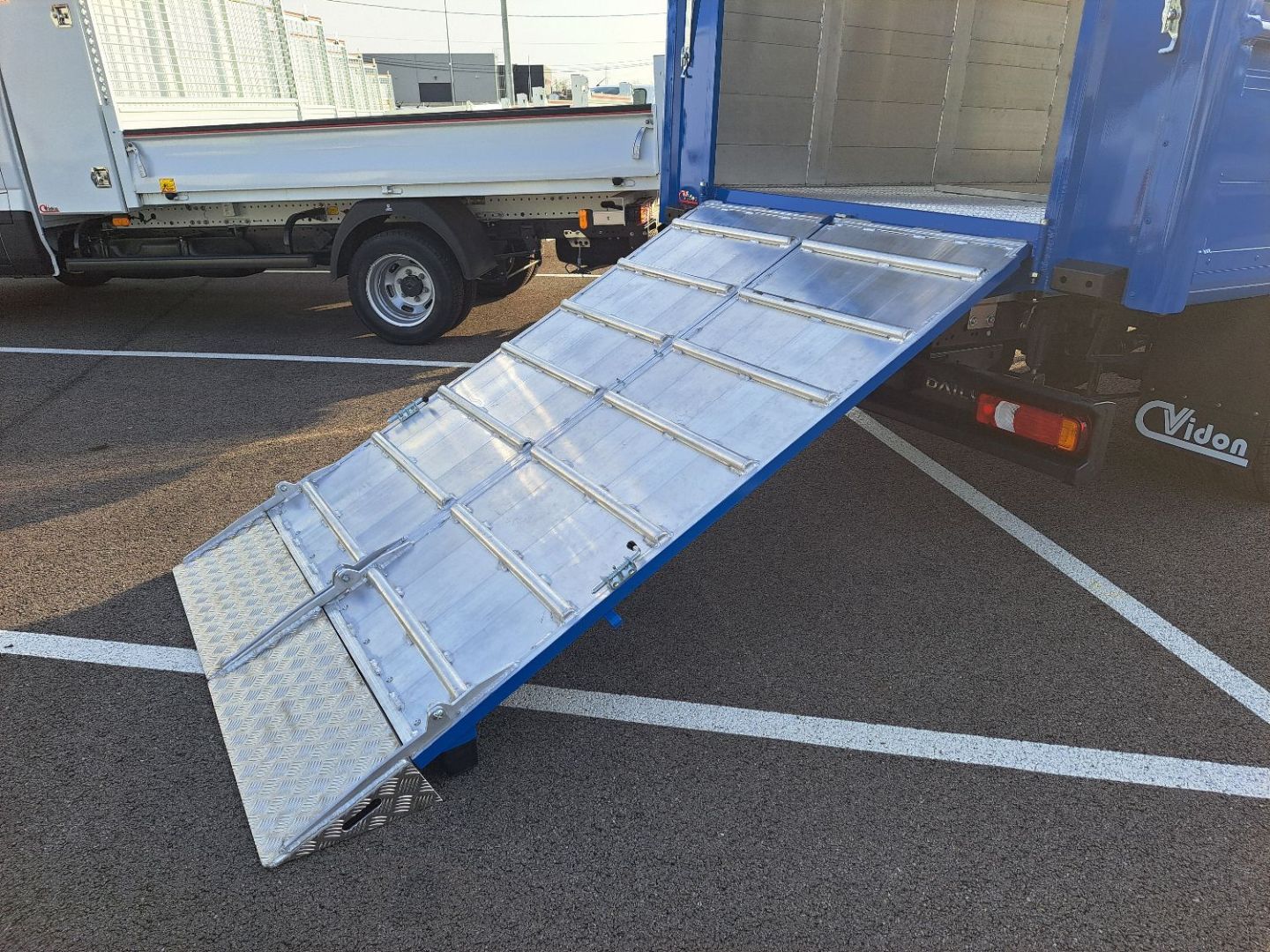 IVECO DAILY CAISSE - 35C18 180CV 3L BETAILLERE ALUMINIUM