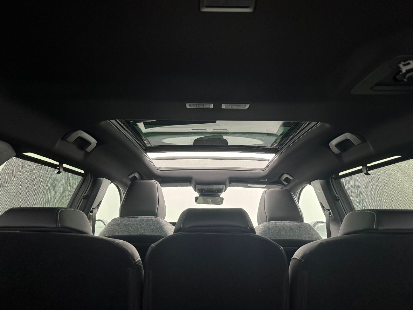 PEUGEOT 5008 - 1.2 Hybrid 145 GT e-DCS6 TOIT OUVRANT + 360°
