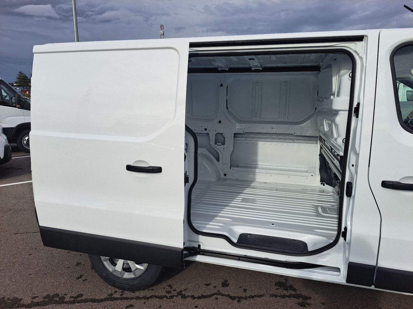 RENAULT TRAFIC FOURGON - L1H1 3T BLUE DCI 150 GSR2 RED EDITION PLUS