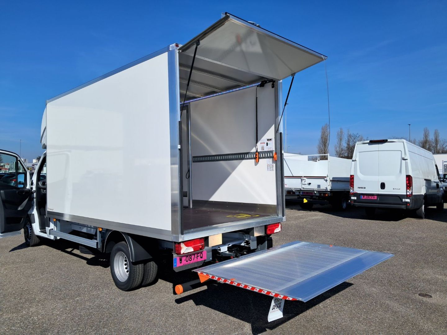 MERCEDES-BENZ SPRINTER CAISSE - 515 2L 150CV HAYON 20M3