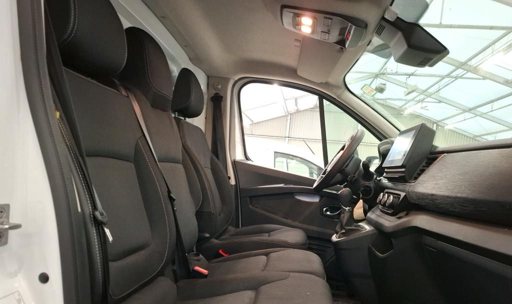 RENAULT TRAFIC FOURGON - L1H1 2.0 BLUE DCI 150 GRAND CONFORT EDC 3PL