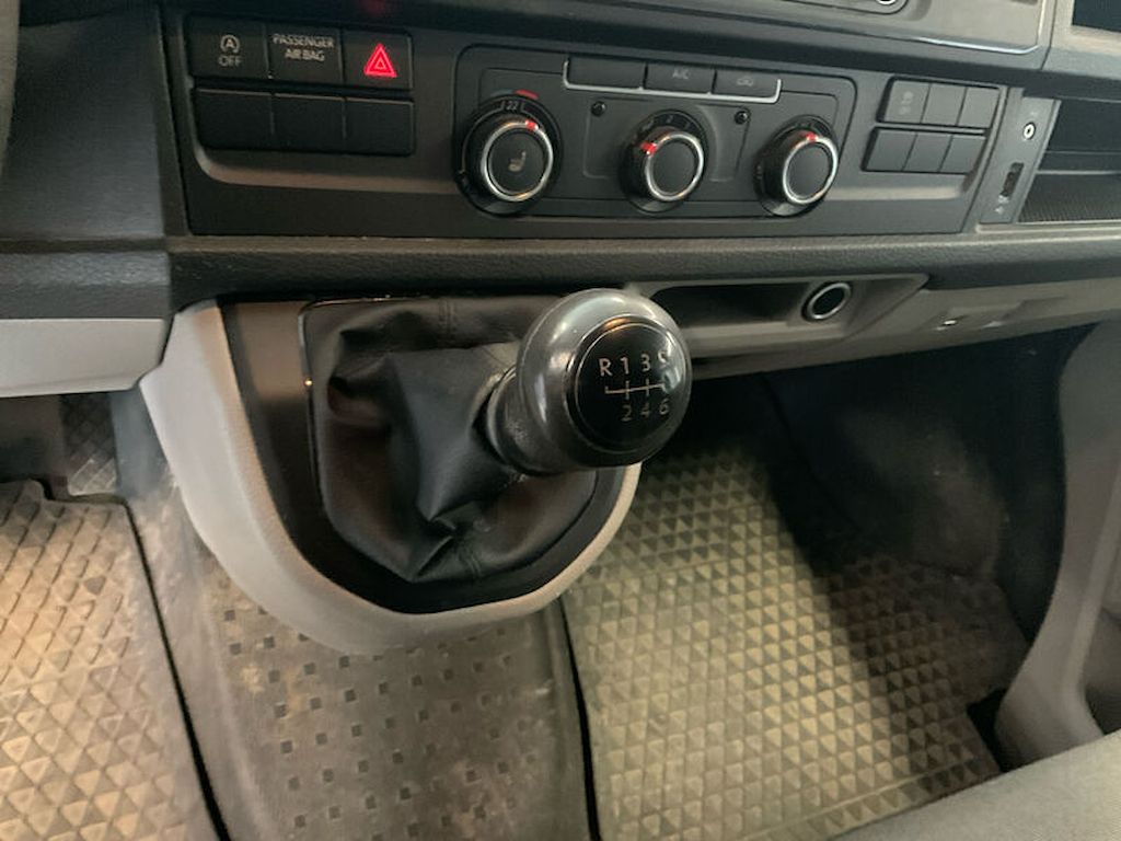 VOLKSWAGEN TRANSPORTER FOURGON - L2H1 2.0 TDI 150 3 PL