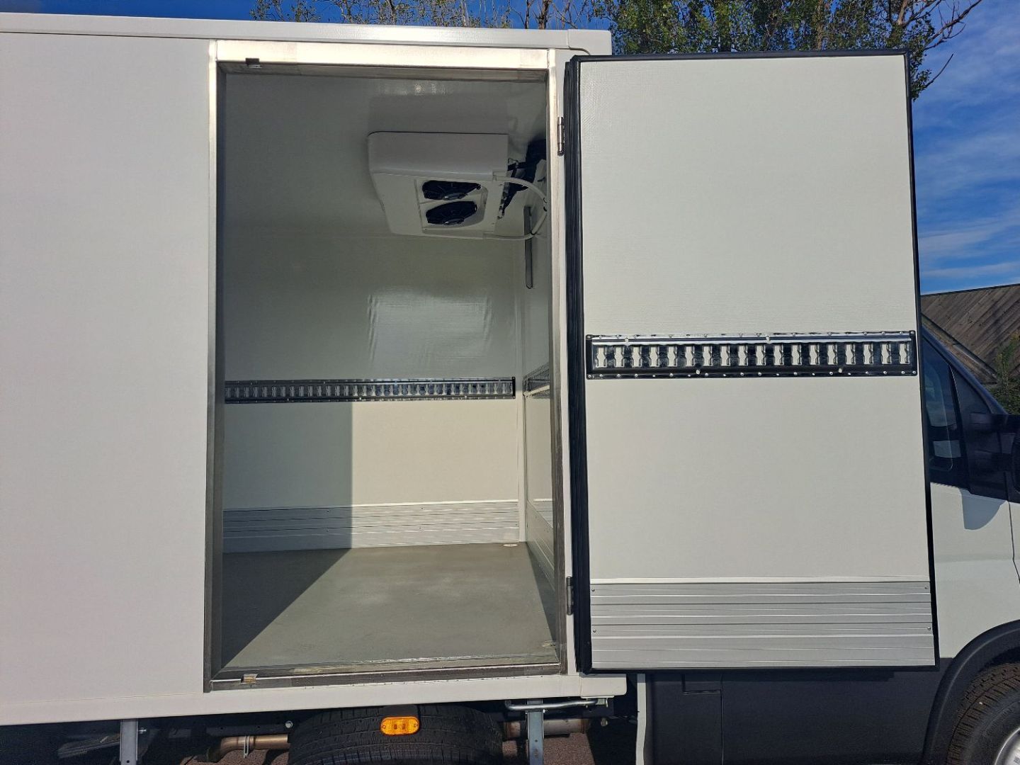 IVECO DAILY FRIGORIFIQUE - 35C16 160CV 3L CAISSE HAYON 14.8M3