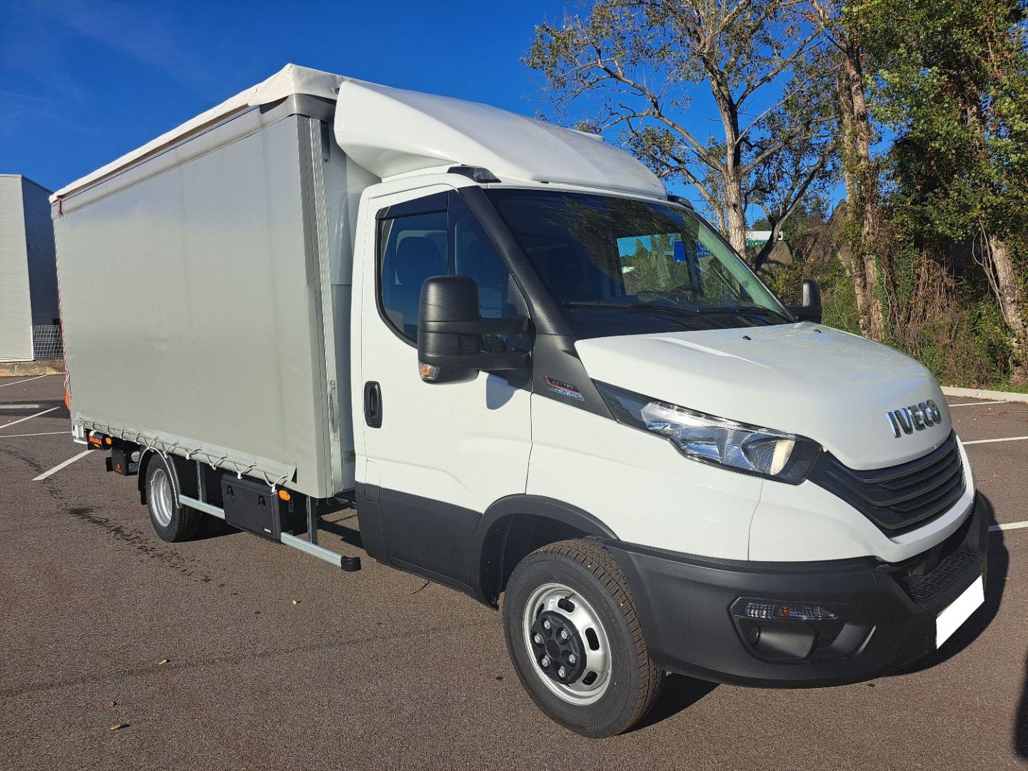IVECO DAILY - 35C18 A8 REHAUSSABLE 180CV 3L
