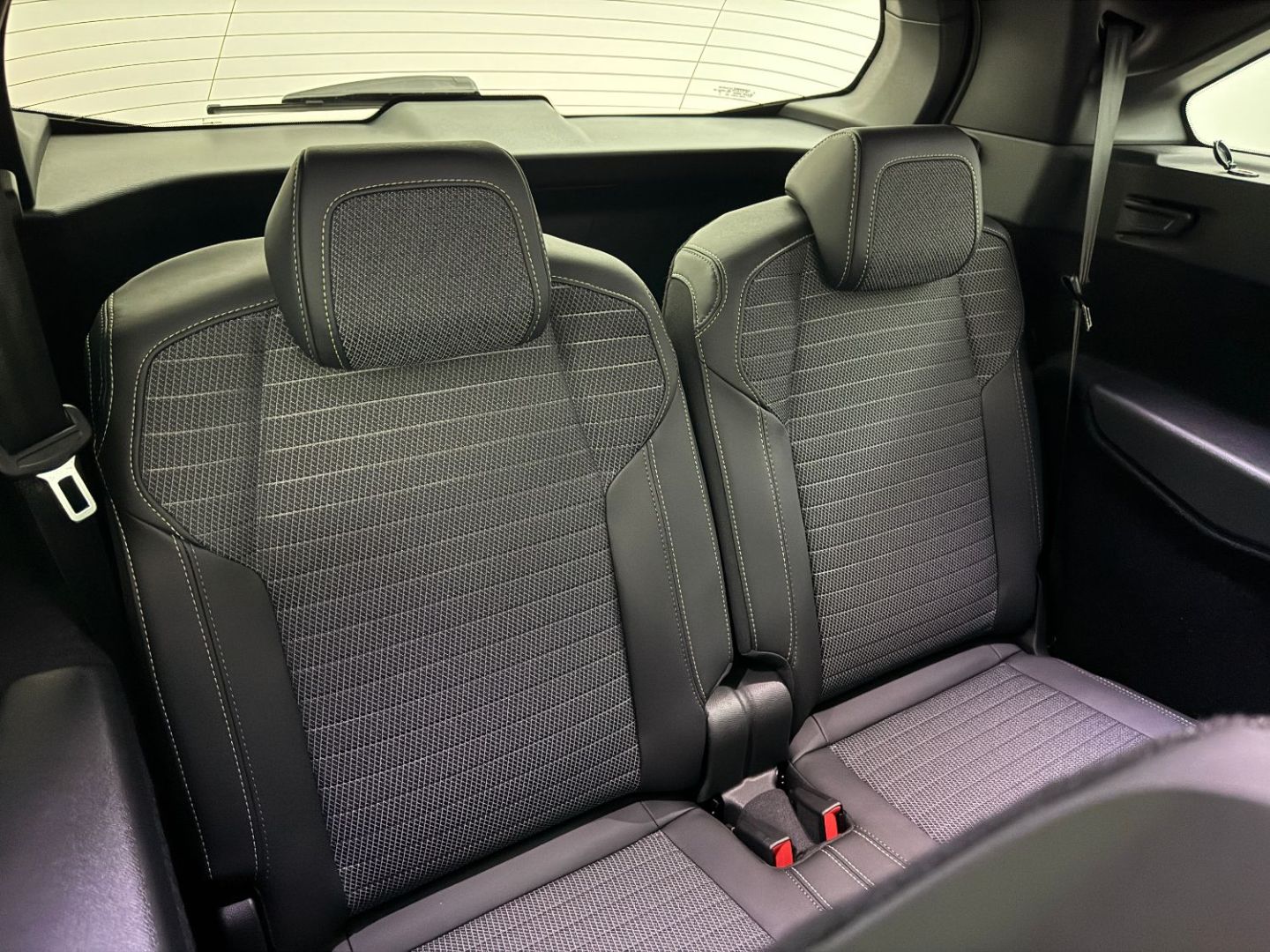 PEUGEOT 5008 - 1.2 Hybrid 145 GT e-DCS6 TOIT OUVRANT + 360°
