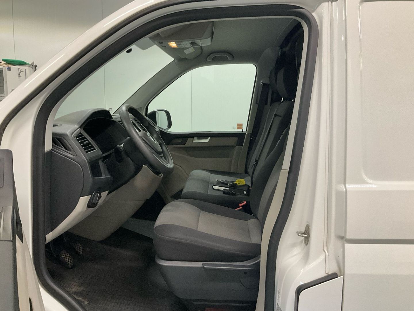 VOLKSWAGEN TRANSPORTER FOURGON - TOLE L1H1 2.0 TDI 114