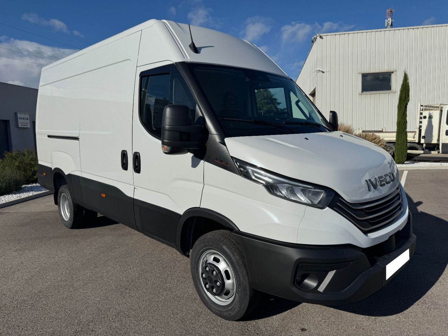 IVECO DAILY FOURGON 35C18 180CV 3L L3H2 12M3