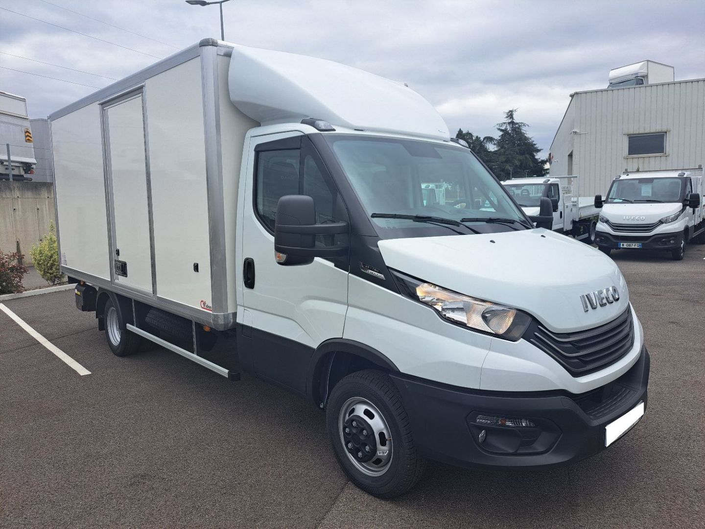 IVECO DAILY - 35C18 A8 CAISSE HAYON MOINS DE 3M 59300E HT