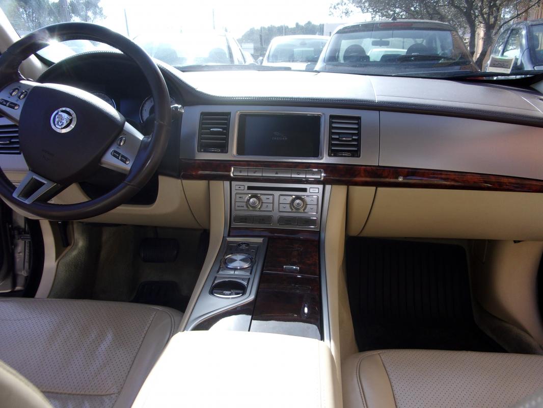 Jaguar XF - 2,7 V6D BI-TURBO 207CV PREMIUM BOITE AUTO