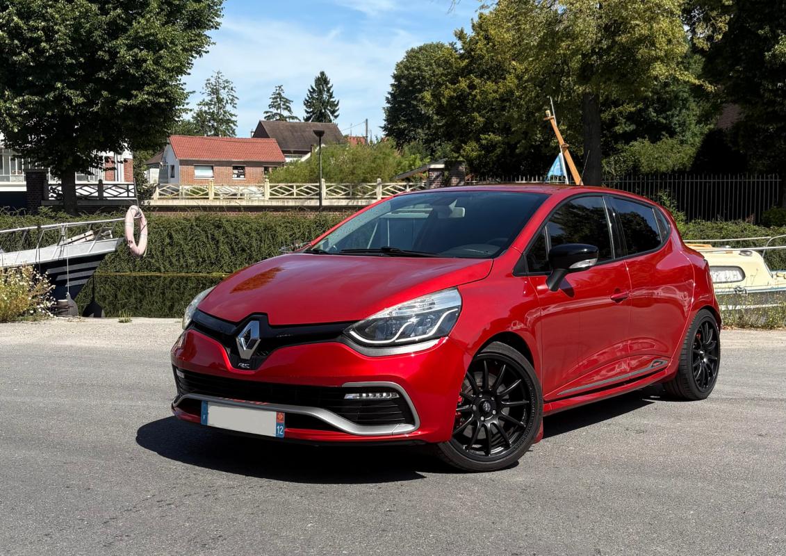 Renault Clio - IV RS TROPHY 220 N°1066 FULL