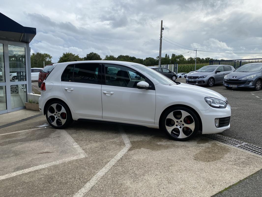 Volkswagen Golf - 6 GTI 2L 210 CV DSG6 5P