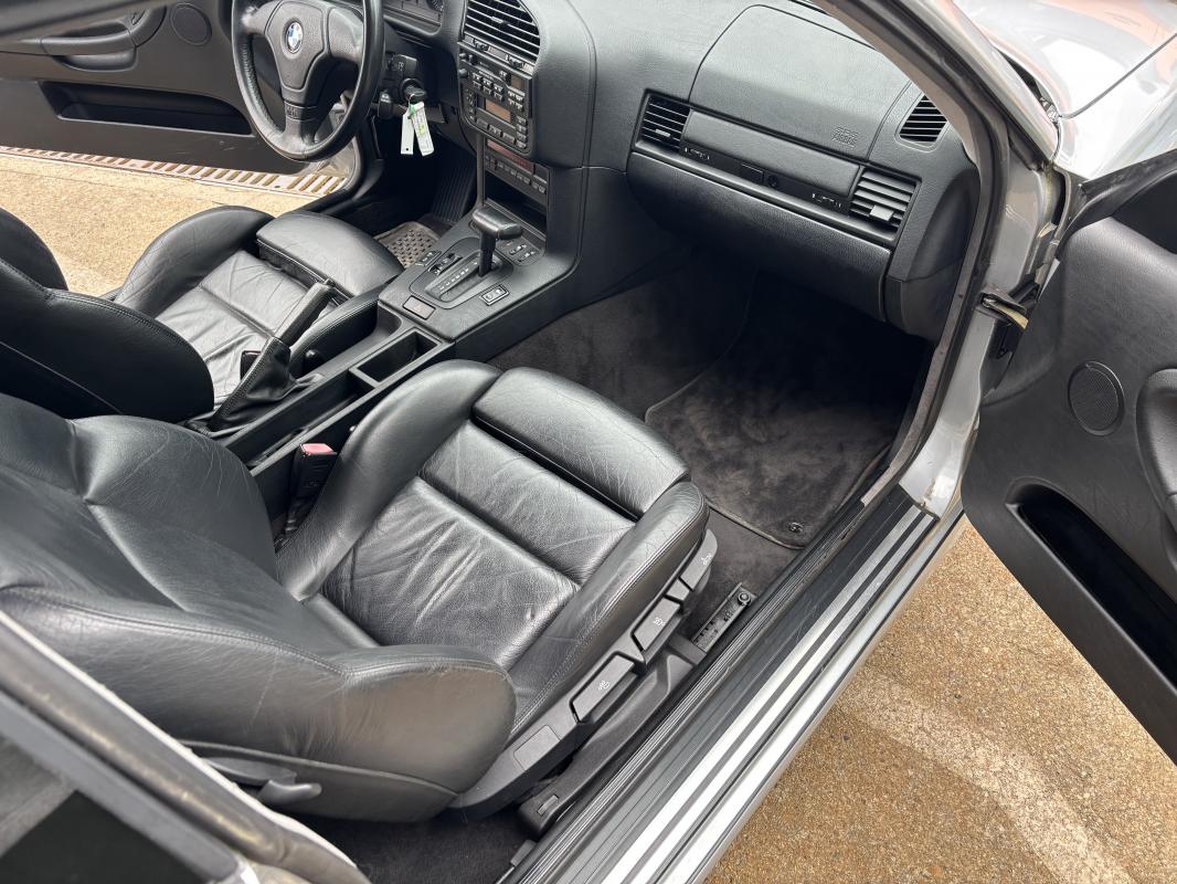 BMW 328 - COUPE E36 PACK M 193CV - A RESTAURER