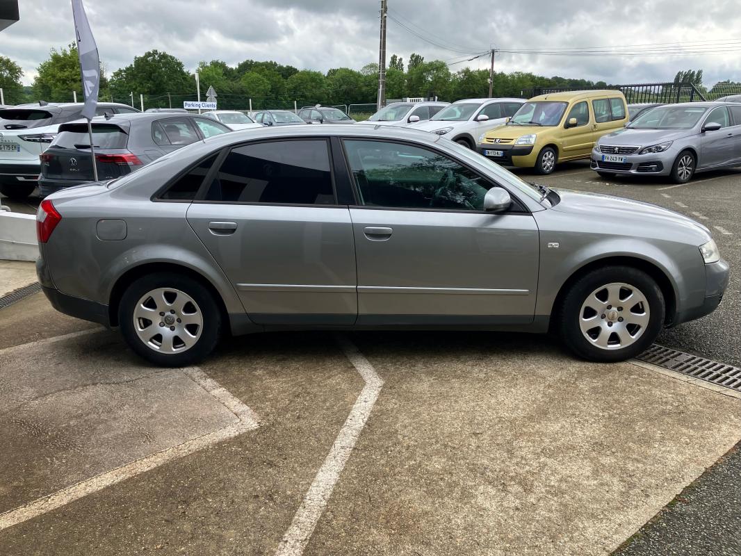 Audi A4 - II 1.6L 102CV BVM 5