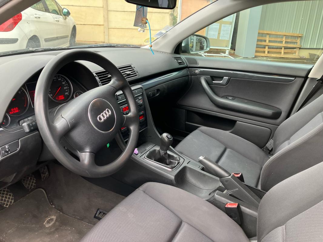 Audi A4 - II 1.6L 102CV BVM 5