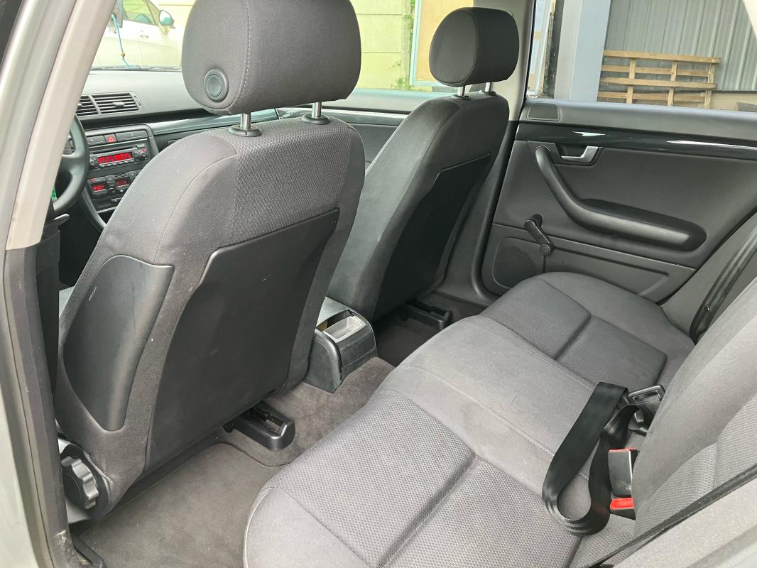 Audi A4 - II 1.6L 102CV BVM 5