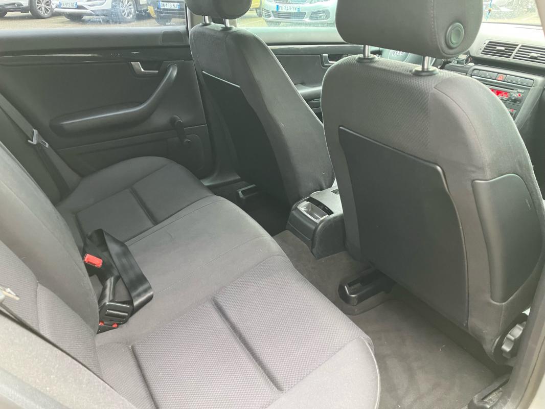 Audi A4 - II 1.6L 102CV BVM 5
