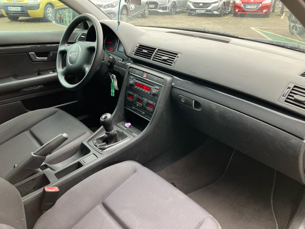 Audi A4 - II 1.6L 102CV BVM 5