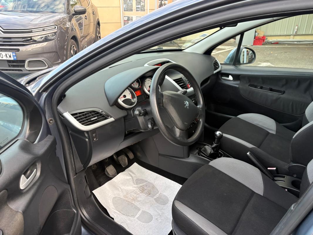 Peugeot 207 - 1.4 VTi 16V 95ch Style USB Box