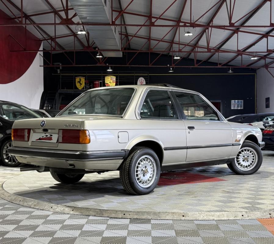 BMW Série 3 - 320i Coupé BVM5 (E30)