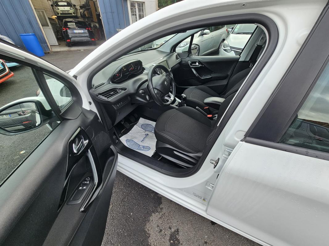 Peugeot 208 - 1.6 Blue-HDi 75CH Active Business