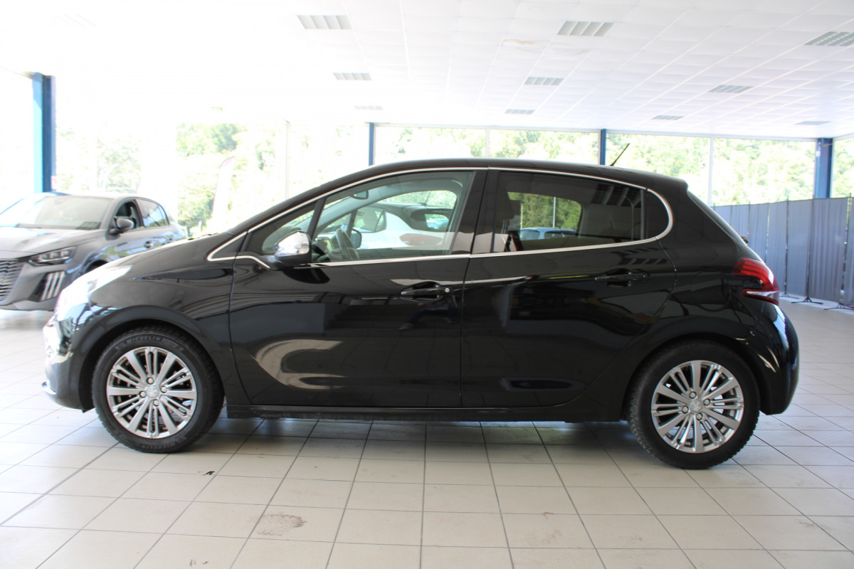 Peugeot 208 - Puretech 82 €6.c ALLURE