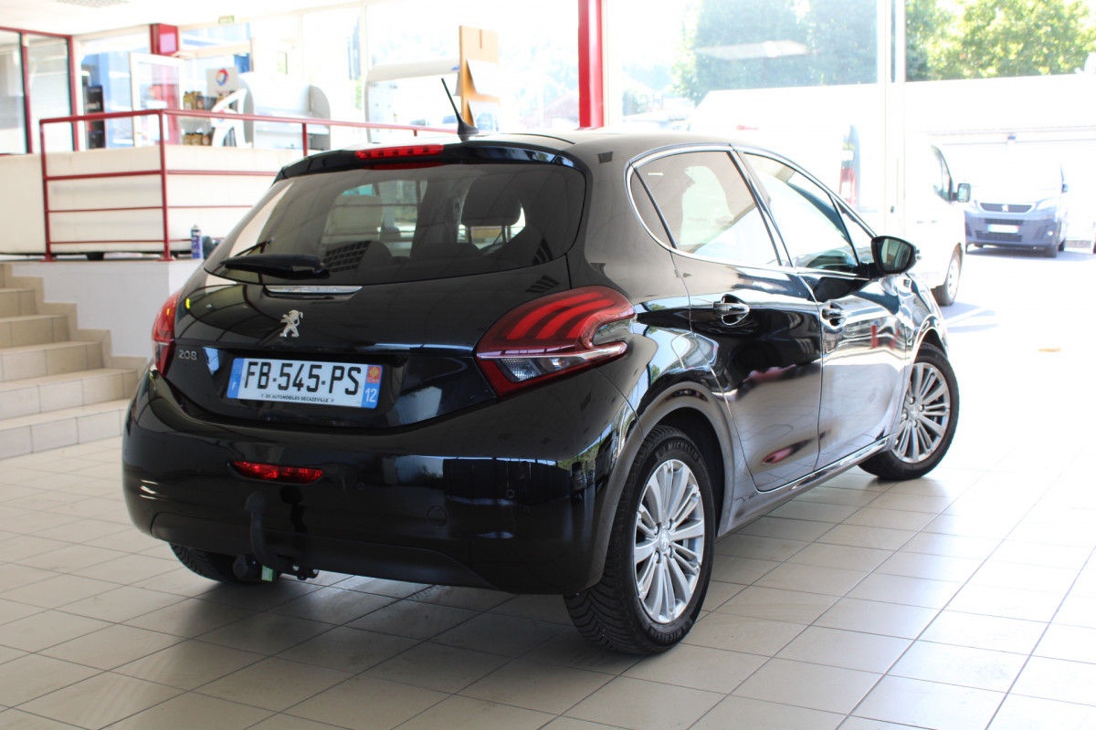 Peugeot 208 - Puretech 82 €6.c ALLURE