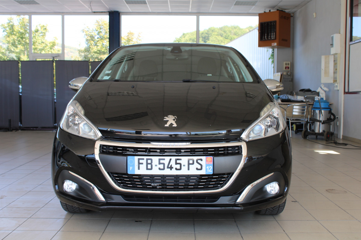 Peugeot 208 - Puretech 82 €6.c ALLURE