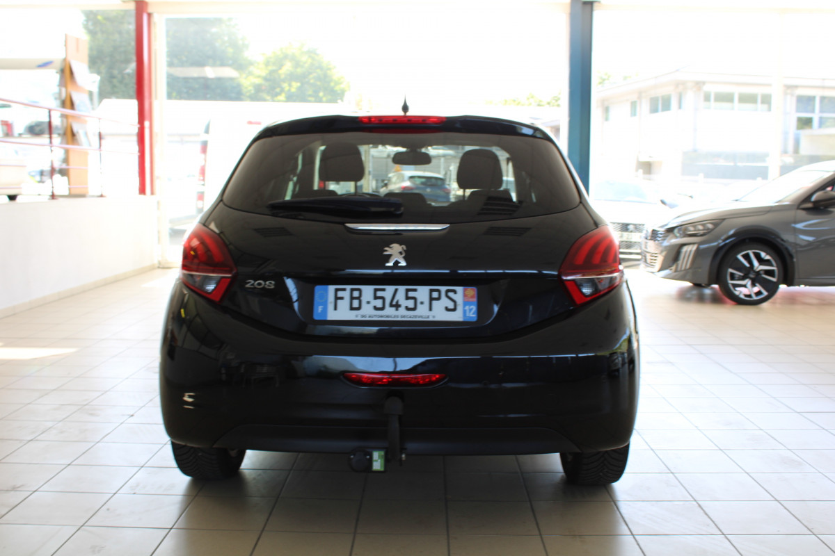 Peugeot 208 - Puretech 82 €6.c ALLURE