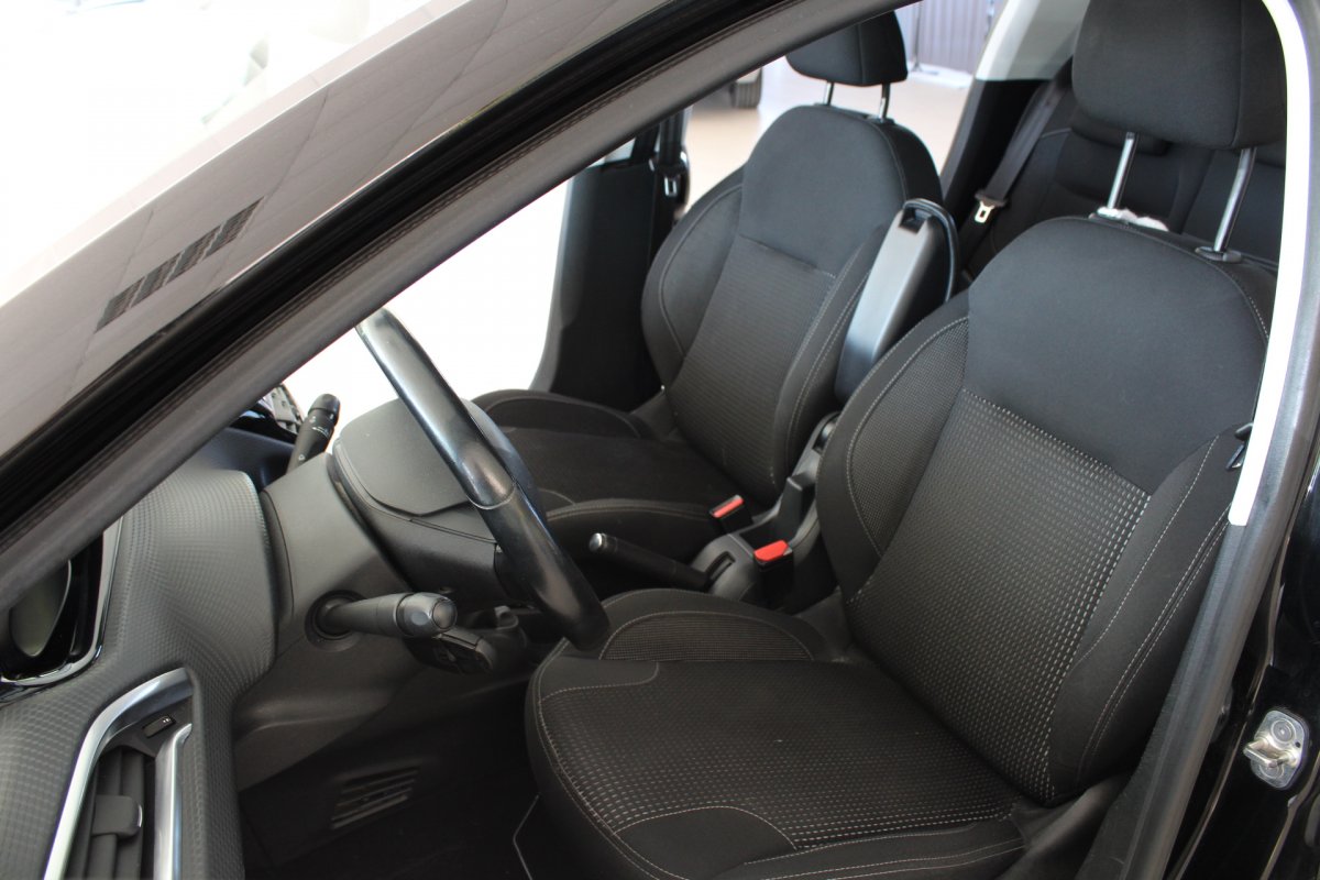 Peugeot 208 - Puretech 82 €6.c ALLURE