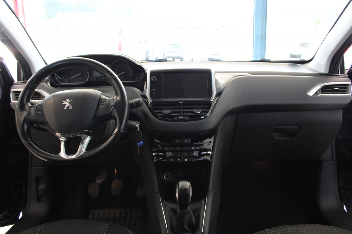 Peugeot 208 - Puretech 82 €6.c ALLURE