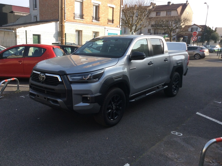 Toyota Hilux IV 4WD 2.8 D-4D 204 DOUBLE CABINE INVINCIBLE