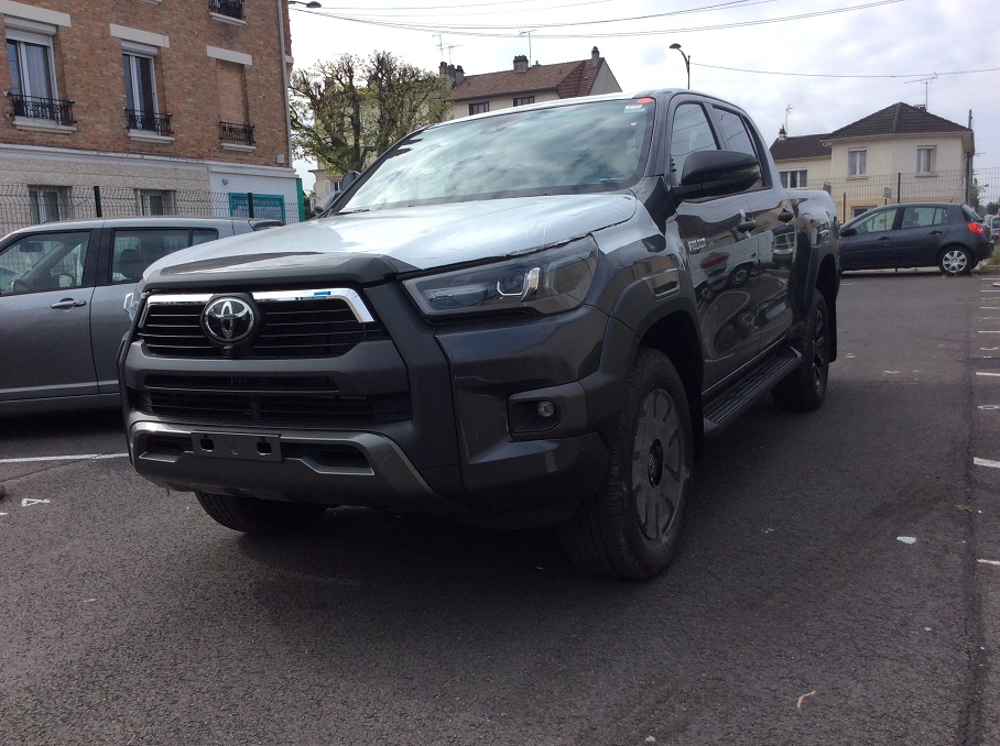 TOYOTA HILUX - IV 4WD 2.8 D-4D 204 DOUBLE CABINE INVINCIBLE (2024)