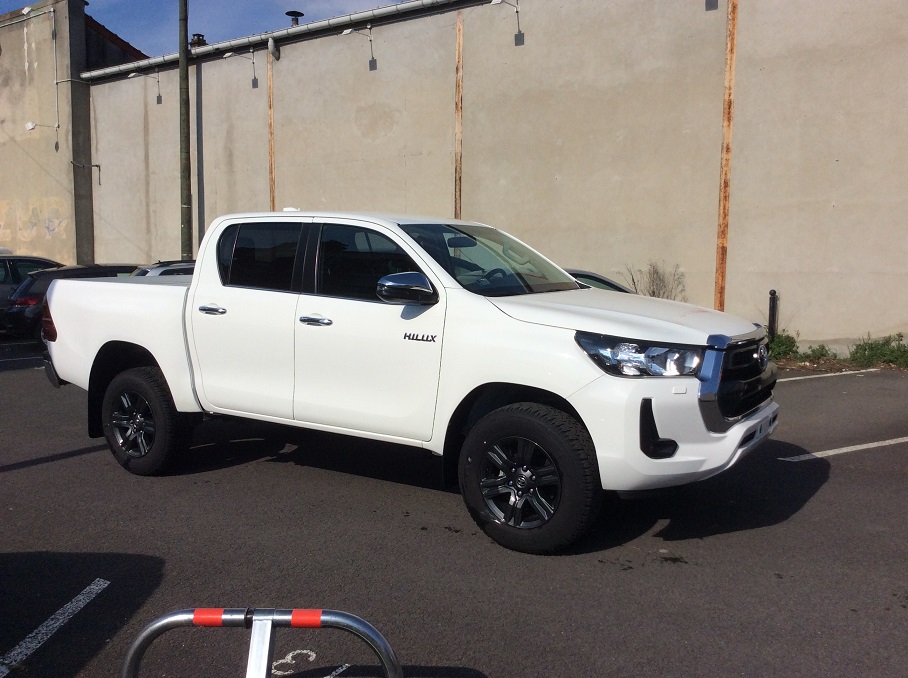 TOYOTA HILUX - IV 4WD 2.4 D-4D 150 DOUBLE CABINE (2024)