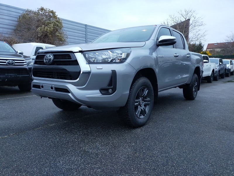 TOYOTA HILUX - IV 4WD 2.4 D-4D 150 DOUBLE CABINE (2024)