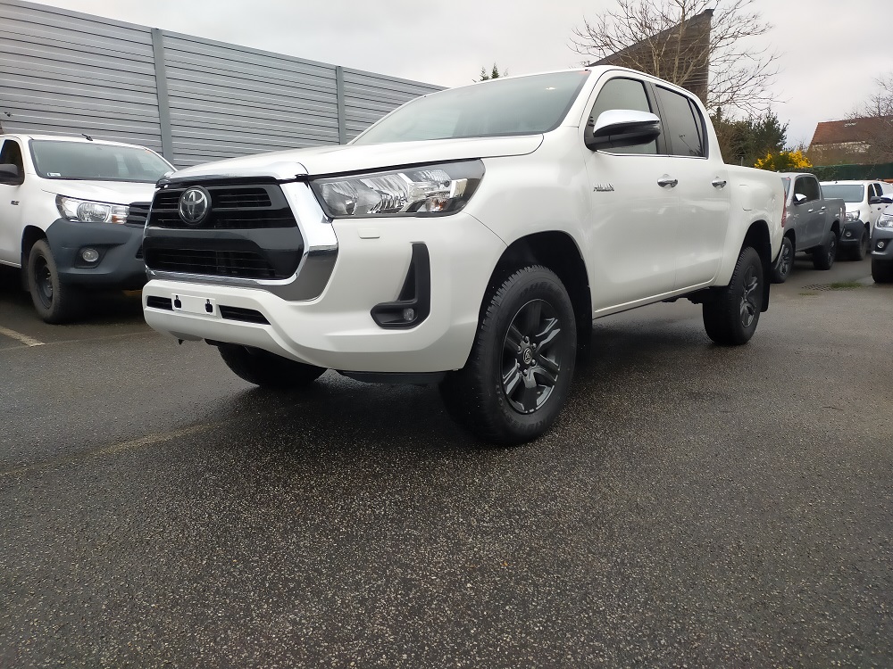 TOYOTA HILUX - IV 4WD 2.4 D-4D 150 DOUBLE CABINE (2024)