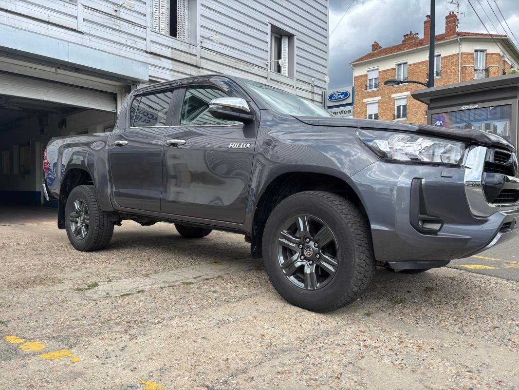 TOYOTA HILUX - IV 4WD 2.4 D-4D 150 DOUBLE CABINE (2024)